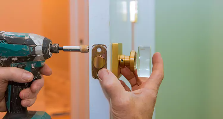 Broken Door Knob Fix in Wellington, FL