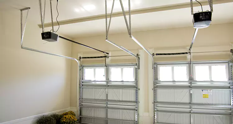 Residential Emergency Garage Door Repair in Wellington, FL